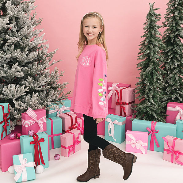 christmas sweatshirt in hotpink on girl