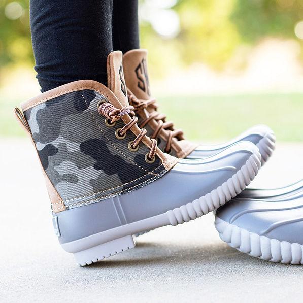 kids camo duck boots from the side