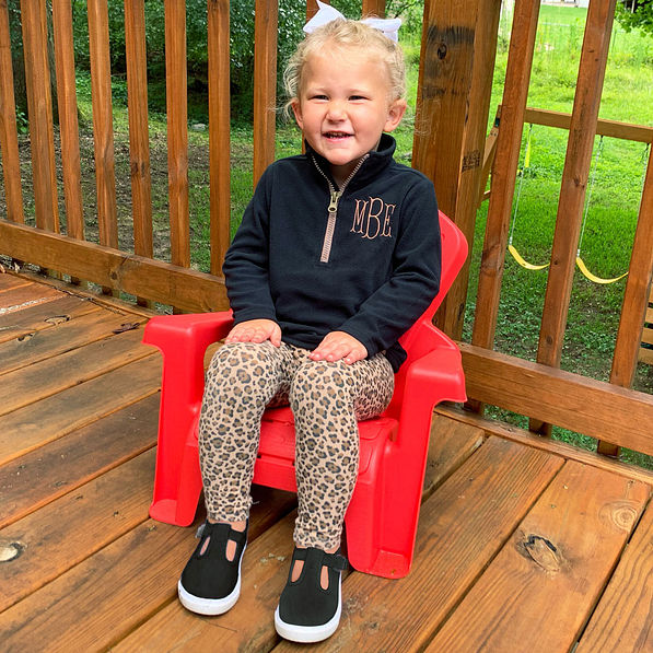 https://images.marleylilly.com/profiles/mlk-product-detail/product/36592/sLO-charcoal-kids-microfleece-pullover.jpg