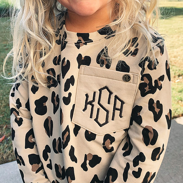 kids leopard sweatshirt pocket detail