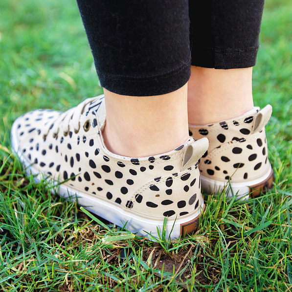 back detail of youth spring leopard sneakers