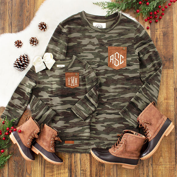 matching mom and me camo sweatshirt outfits