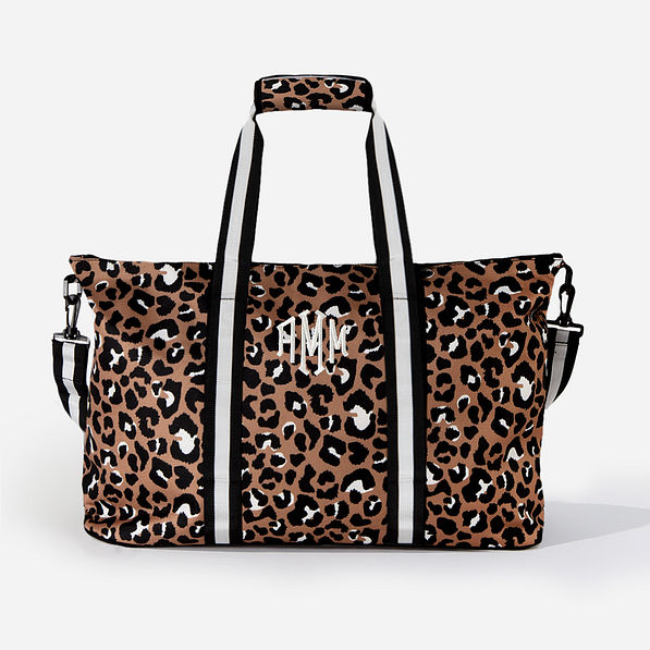 https://images.marleylilly.com/profiles/mlk-product-detail/product/88499/Ljo-monogrammed-kids-weekend-bag-in-cheetah-updated.jpg