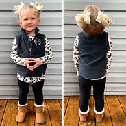 kids microfleece vest in charcoal with leopard top