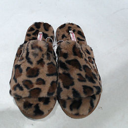 BLOOPER SHOES: BLANKFuzzy Slippers