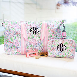 https://images.marleylilly.com/profiles/mlk-product-list/product/88501/uMk-blush-bouquet-weekend-bag-and-toiletry-abg.jpg