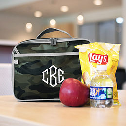https://images.marleylilly.com/profiles/mlk-product-list/product/88502/Oj8-monogrammed-lunch-box-in-camo-with-snacks.jpg